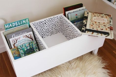 DIY nursery book bin – Livettes Old Bookshelves, Kids Book Storage, Book Bin, Nursery Book, Baby Proof, Child Education, Diy Deco, Diy Nursery, Bookshelves Kids