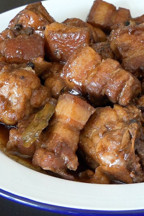 Adobo Aesthetic, Adobo Chicken Filipino, Chicken Pork Adobo, Fatty Steak, Adobo Pork, Chicken Adobo Filipino, Lutong Pinoy, Friend Wallpaper, Pinoy Foods