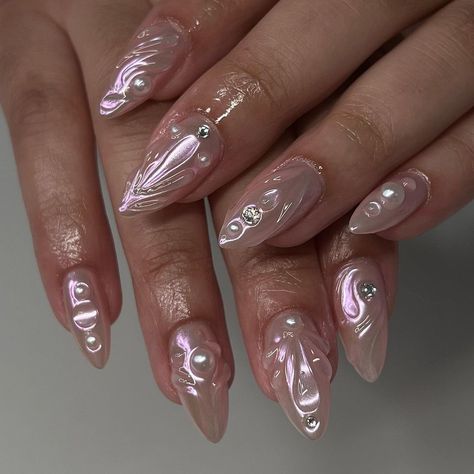 Classy Mermaid Nails, Short Mermaid Nails, Cute Summer Nail Colors, Aespa Nails, Seashell Nail Art, Seashell Nails, Summer Nail Colors, 3d Nail Designs, Nails 3d