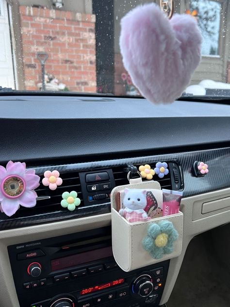 Buggy Car Decor, Cute Car Interior Aesthetic, Car Decor Ideas Aesthetic, Cute Car Charger, Vintage Car Decorations Interior, Cool First Cars, Small Car Decor, Car Decor Girly, Cozy Car Interior Aesthetic