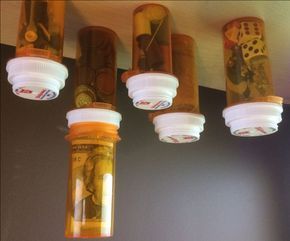 Empty Pill Bottle Crafts, Reuse Pill Bottles, Medicine Bottle Crafts, Pill Bottle Crafts, Reuse Containers, Old Medicine Bottles, Pill Bottle, Pill Bottles, Medicine Bottles