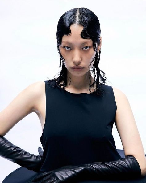 Wet Look Hair, Wet And Wavy Hair, Runway Hair, Korea Magazine, Editorial Hair, Test Shoot, Model Face, Beauty Shoot, Sleek Hairstyles