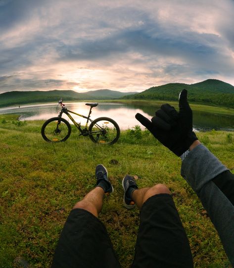 Pov mtb Mtn Biking Aesthetic, Mtb Photography Ideas, Bycicle Photos, Bycicle Photo Ideas, Mountain Biking Aesthetic, Mtb Aesthetic, Cyclist Photography, Gravel Biking, Biking Aesthetic