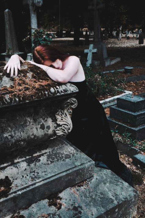 Goth In Cemetery, Goths In Graveyards, Cemetery Portraits Photography, Romantic Goth Photography, Goth Graveyard Photoshoot, Cemetery Photo Shoot, Romantic Goth Photoshoot, Trad Goth Photoshoot, Goth Cemetery Photoshoot