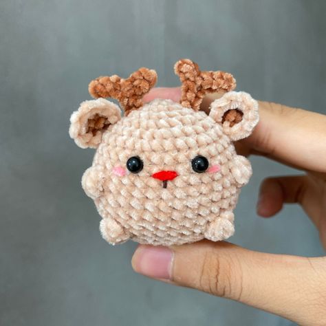 Handmade Baby Deer Crochet Keychain, Mini Deer Crochet Plush Plushie Toy, Amigurumi Deer Stuffed Toy, Crochet Cute Baby Deer Gifts CUTE BABY DEER PLUSH Materials: This lovely deer amigurumi is crocheted with velvet yarn, soft for skin, safe eyes. Cute deer plush is meticulously handcrafted by hand The crochet baby deer plush toy measures about 5cm in height (Each item is handmade so sizes may vary slightly) CUTE GIFT FOR YOUR LOVERS If you are looking for a meaningful handmade gift, this mini de Tiny Bear Crochet Pattern Free, Mini Plushie Crochet, Christmas Crocheting Ideas, Crochet Mini Toys, Christmas Crochet Gift Ideas, Crochet Raindear, Crocheted Christmas Gifts, Crochet With Velvet Yarn, Christmas Crochet Plushies