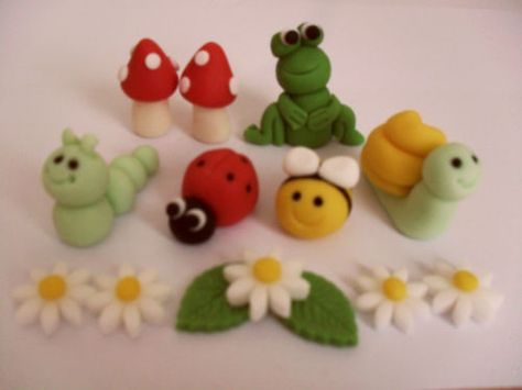 Handmade edible garden bug ladybird, bee etc cake topper decorations Fondant Bugs, Bug Cake, Bee Cakes, Garden Cakes, Garden Bugs, Fondant Animals, Fondant Cake Toppers, Fondant Tutorial, Fondant Decorations