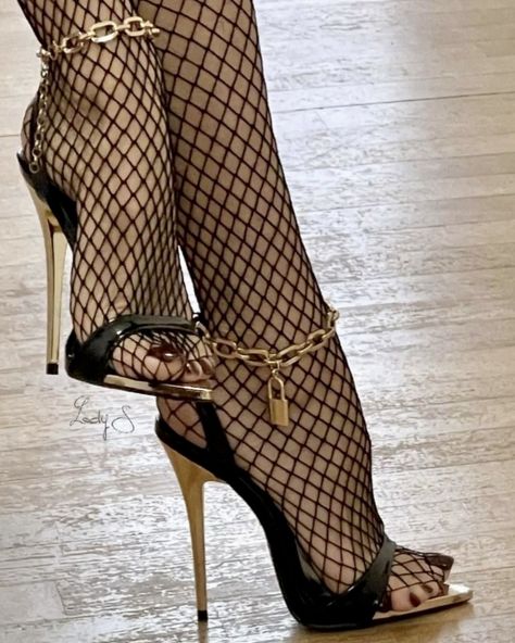 Modern Heels, Dr Shoes, Shoes Heels Classy, Beautiful High Heels, Stockings Heels, Nylons Heels, Heels Classy, Hot Heels, Fashion High Heels