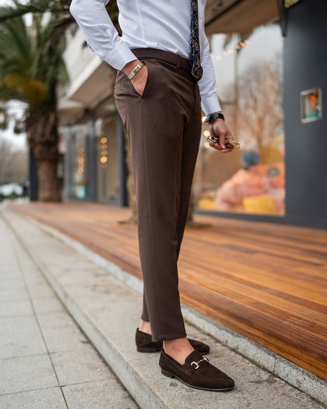 Upgrade your wardrobe with our specially designed slim-fit brown lycra fabric trousers, perfect for any occasion. These trousers combine style, comfort, and versatility, making them a must-have addition to your collection. 🔍UltraBlend Brown Lycra Trousers Available at Holloshoe.com | Free worldwide shipping #style #Pants #Smart #fashionstyle #menswear #menwithclass #mensfashion Brown Chinos, Slim Fit Chino Pants, Pants Collection, Suits Clothing, Dapper Style, Lycra Fabric, Slim Fit Chinos, Jeans Material