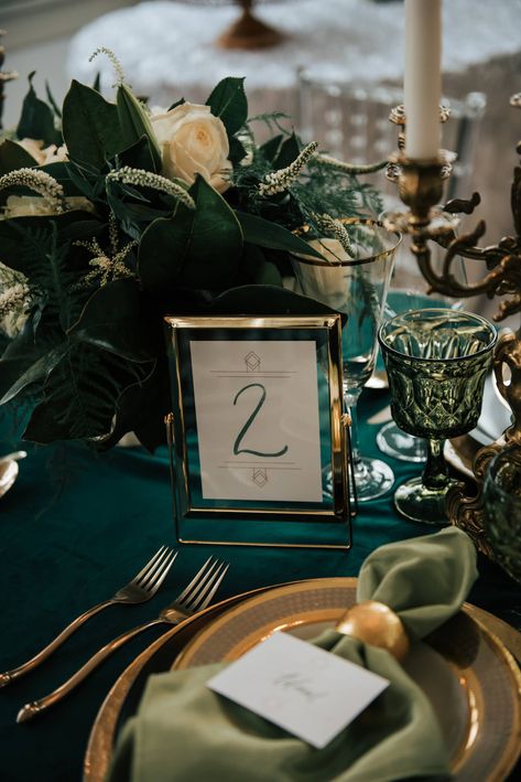 Vintage Green And Gold Wedding, Emerald Green Wedding Theme Decor Receptions, Emerald Green Debut Theme, Dark Green Wedding Table, Dark Green Wedding Table Decor, Dark Emerald Wedding, Wedding Decor Emerald Green, Green And Gold Tablescape, Emerald Green Wedding Table