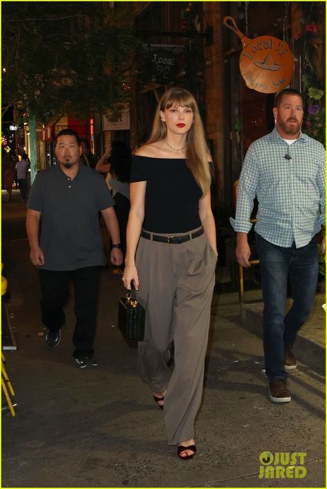 Taylor Swift Paparazzi, Taylor Swift Street Style, Taylor Outfits, 2023 Photo, Taylor Swift Web, Fiesta Outfit, All About Taylor Swift, Paparazzi Photos, Taylor Swift Outfits