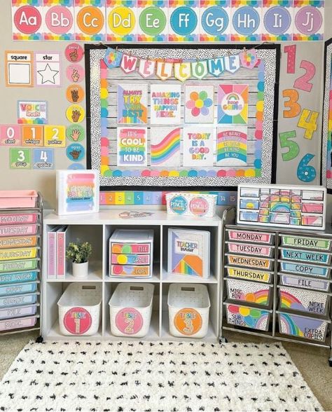 bright classroom decorations Welcome Bulletin Board Ideas For School, Bulletin Board Preschool, Classroom Decor Rainbow, Homeschooling Room, Bright Classroom Decor, Preschool Classroom Themes, Classroom Decoration Ideas, Kindergarten Classroom Themes, Welcome Bulletin Boards