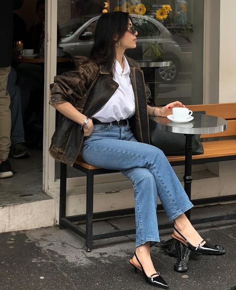 Instagram: ani.maar Leather Jacket And White Shirt, Friends Aesthetic Outfit, Ani Maar, Thats All, Friends Aesthetic, Aesthetic Outfit, All You Can, Blue Jean, Fitness Inspo