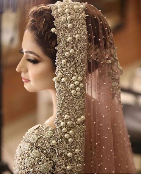 Image may contain: 1 person, closeup Shaadi Outfits, Bridal Mehndi Dresses, Pakistani Bridal Makeup, Desi Wedding Dresses, Nikkah Dress, Asian Bridal Dresses, Asian Wedding Dress, Ideas Clothes, Bridal Dresses Pakistan