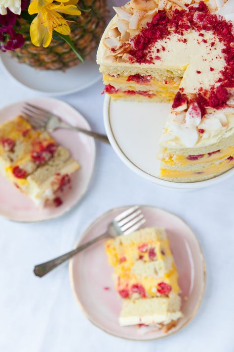 Passion Fruit Layer Cake, Passion Fruit Coconut Cake, Coconut Passion Fruit Cake, Fruit Cake Flavors, Coconut Passionfruit Cake, Passionfruit Cake Recipe, Cute Fruit Cake, Passion Fruit Cake Recipe, Fruit Flavored Cakes