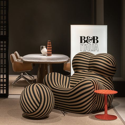 We are glad to announce the debut of the first B&B Italia shop-in-shop in Seoul, Korea. The brand-new space opens in Shinsegae Gangnam Department Store and greets customers with a selection of B&B Italia iconic design furniture. Desert Homes, Iconic Design, Seoul Korea, Sunshine State, Inspiration Boards, Office Inspiration, Inspiration Board, B & B, Living Room Interior