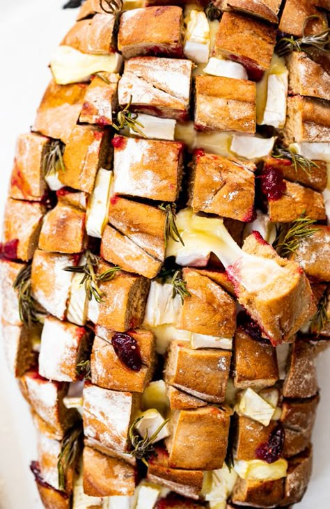 Cranberry Brie Pull Apart Bread, Brie Pull Apart Bread, Pull Apart Bread Appetizer, Thanksgiving Bread, Brie Cranberry, Bread Pull Apart Recipes, Cranberry Brie, Football Ideas, Brie Recipes