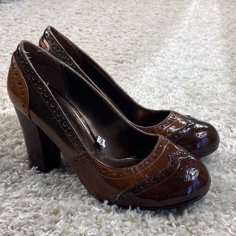 Mossimo Womens Size 5.5 Cuban Heel Pump Heels Brown Leather 3.5" Heel 90s Prom Shoes, Dream Shoes Heels, Brown Heels Outfit, 2000s Heels, Aesthetic Account, 2000s Shoes, Cat Lamp, Heels Vintage, Heels Brown