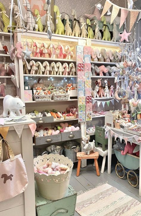 Jellycat Display, Children Boutique Display, Coquette Boutique, Sweet Magnolias, Stand Feria, Boutique Display, Sweet Magnolia, Milk Bar, Craft Show Displays