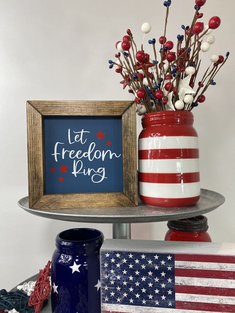 Quick and Easy Last-Minute 4th of July Decorations Ideas 4th Of July Signs, Let Freedom Ring Sign, Fourth Of July Sign, Pink Easter Decor, Farmhouse 4th Of July, Hello Spring Sign, Tray Signs, Independence Day Decor, 4th July Crafts