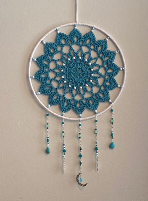 Crochet Mandala Dreamcatcher, Dream Catcher Granny Square Crochet Pattern, Crochet Hula Hoop Dreamcatcher, Crochet Dream Catcher, Dreamcatcher Crochet, Macrame Wedding Decor, Dream Catcher Patterns, Crochet Cushion Pattern, Dream Catcher Decor