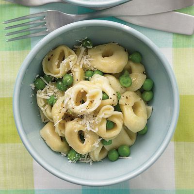 Tortellini with PeasDelish Tortellini With Peas, Spring Peas Recipes, 5 Ingredient Recipes, Pea Recipes, Meatless Meals, Pinterest Recipes, Tortellini, Om Nom, Pasta Dishes