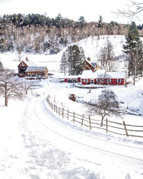 Yosemite Winter, Vermont Winter, Farm Pictures, Snow Landscape, I Love Winter, Farmhouse Art, Sleepy Hollow, Winter Magic, Winter Scenery