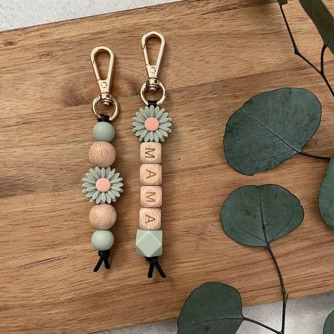 Keychains Daisy Sage Silicone Beaded Wood Gold - Etsy Canada Making Beaded Keychains, Keychain Making Ideas, Silicone Beads Ideas, Keychains To Sell, Silicone Bead Keychain Ideas, Silicone Bead Ideas, Silicone Bead Keychains, Tassen Hanger, Silicone Keychains