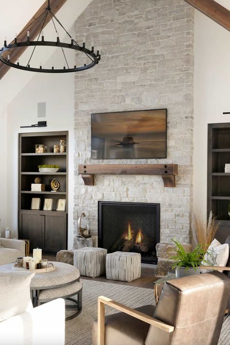 Design Camino, Minnesota Home, Fireplace Built Ins, Farmhouse Fireplace, Rustic Home Design, Fireplace Remodel, Home Fireplace, Design Del Prodotto, Room Remodeling