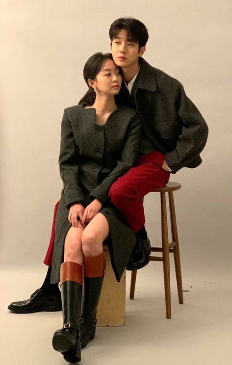 Choi woo shik Self Foto, Outdoor Poses, Choi Woo Shik, Woo Shik, Outdoor Studio, Teen Couple, Korean Photoshoot, Korean Couple Photoshoot, Korean Wedding Photography