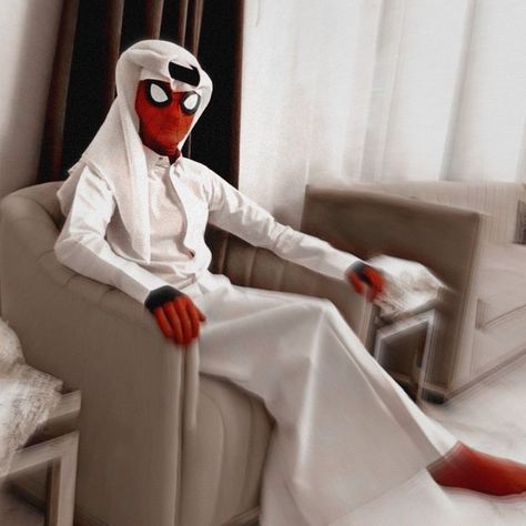 Halal Spiderman, Ramzan Chand, Meme Spiderman, Spiderman And Batman, Batman And Spiderman, Funny Spiderman, Spiderman Meme, Batman Cartoon, Playlist Covers Photos