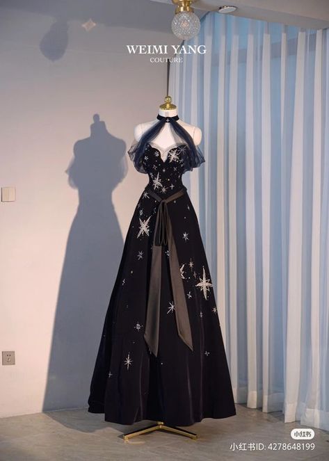 Euphoria Dresses Prom, Moon Theme Outfit, Mythical Outfits Women, Stary Night Dresses, Night Themed Dress, Dark Dresses Elegant, Moon Dress Gowns, Star Themed Dress, Starry Dresses