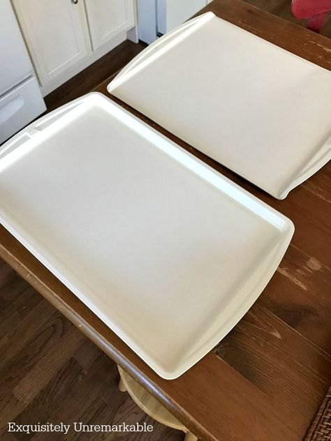 Repurposed Cookie Sheet, Repurpose Cookie Sheet, Old Cookie Sheets Repurposed, Farm Crafts To Sell, Diy Trays Ideas, Dollar Tree Cookie Sheet Crafts, Diy Cookie Tray, Christmas Trays Diy, Metal Tray Makeover