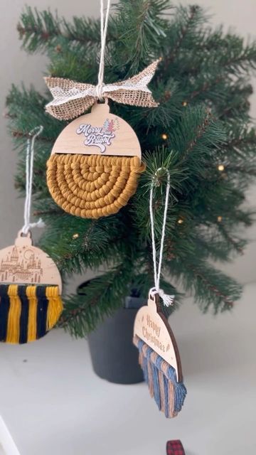 Macrame & Weaving Supp | Myra on Instagram: "Macrame Christmas Ornaments 🎄🤩🥳 ..and the hairspray is still holding up really well! 🤩 Such a great alternative from an actual stiffening spray since it’s more cost effective and readily available not to mention it’s just as effective if not better. #allforknottingshop #macrameornaments #christmasornaments #lasercutornaments #christmas2022 #macramemakers #macramewallhanging #macrameartistsworldwide #macrametutorial #fiberartmagazine #fiberartist # Diy Feathers, Macrame Christmas Ornaments, Macrame Weaving, Feather Diy, Diy Fabric Crafts, Macrame Christmas, Macrame Wall Hanging Diy, Diy Sprays, Fabric Spray