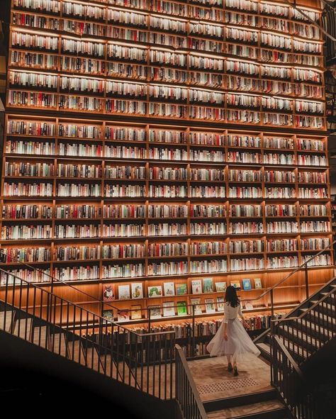 Giant Bookshelf, Tsutaya Bookstore, Winter In Japan, Japan Itinerary, Kyoto Travel, Instagram Template Design, Home Library Design, Japan Aesthetic, Japan Shop