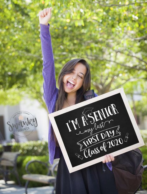 First Day Sign, First Day Of Senior Year, High School Graduation Pictures, Senior Year Pictures, Graduation Pic Ideas, Back To School Sign, Senior Year Of High School, Graduation Signs, Last Ride