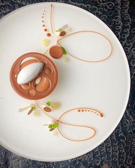 Fancy Desserts Presentation, Art Of Plating, Food Presentation Plates, Fancy Desserts Recipes, Food Plating Techniques, Fine Dining Desserts, Gourmet Food Plating, Dessert Presentation, Amazing Food Art