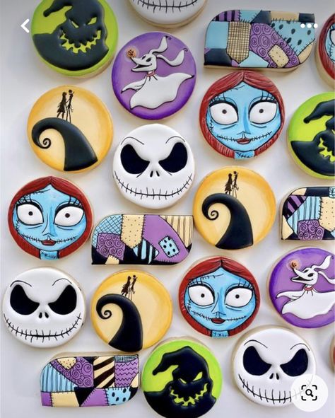 Jack And Sally Cookies, Nightmare Before Christmas Sugar Cookies, Nightmare Before Christmas Cookies, Biscotti Halloween, Scary Halloween Cookies, Halloween Cookie Designs, Bride Cookies, Fall Decorated Cookies, Galletas Halloween