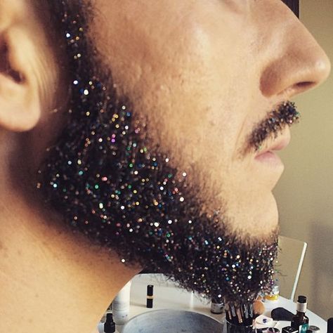 Glitter Beard | Bored Panda Glitter Beard, Glitter Force Toys, Glitter Beards, Glitter Paint For Walls, Glitter Tip Nails, Glitter Outfit, Glitter Wall Art, Glitter Shorts, Glitter Glasses