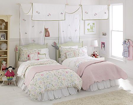 sisters Princess Bedroom Set, Stylish Kids Room, White Kids Room, Fantasy Bedroom, Princess Bedroom, Kids Bedding Sets, Interior Remodel, Princess Room, Girl Beds