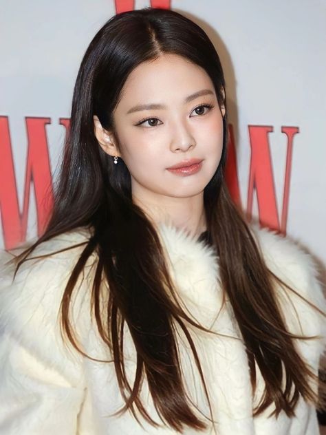 Braids With Extensions, Jennie Kim Blackpink, Blackpink Photos, Blackpink Fashion, The Villain, Blackpink Jennie, Boyfriend Pictures, Aesthetic Girl, Makeup Inspiration