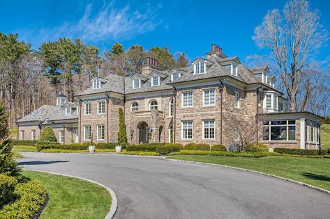 14,000 Square Foot Colonial-Style Mansion In Old Westbury, NY (FLOOR PLANS) | THE AMERICAN MAN$ION Colonial Style Mansion, Colonial Mansion Floor Plans, Georgian Mansion Floor Plans, Colonial Mansion Exterior, Brick Colonial House, Mansion Plans, Colonial Mansion, Southern Mansions, Stone Mansion