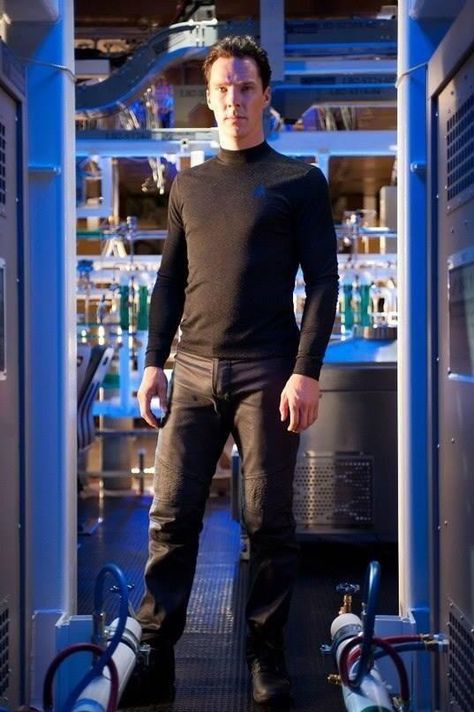 Twitter / Allons_y_Holmes - once again looks like Joel! Khan Benedict, Khan Noonien Singh, Star Trek Costume, John Harrison, Danny Ocean, New Star Trek, Mrs Hudson, Star Trek Into Darkness, Benedict Cumberbatch Sherlock