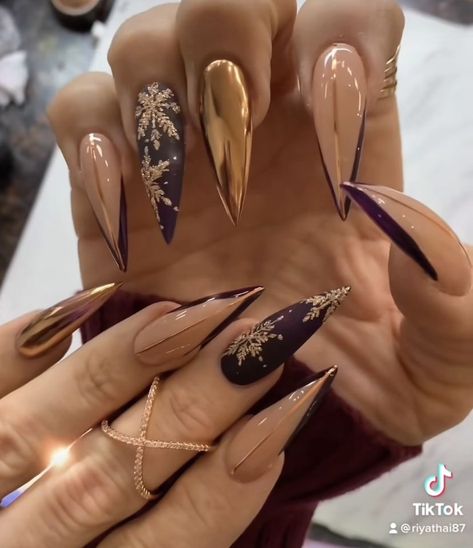 21+ Amazing Snowflake Nails to Try this Winter 2024 | Spring Nail New Years Nail Designs Stilleto, New Years Eve 2024 Nails, December Nails Stilleto, New Years Nails Stiletto, Winter 2024 Nail Trends, Winter Stiletto Nails, New Yrs Nails, New Years Eve Nails Ideas Classy, Gold Foil Nail Designs