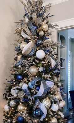 White Christmas Tree With Blue Ornaments, Elf Christmas Trees, Blue And Silver Christmas Tree Ideas, Christmas Tree Blue And Silver, Jewelry Shadow Box, Christmas Facts, Christmas Trees Ideas, Champagne Christmas Tree, Shadow Box Ideas