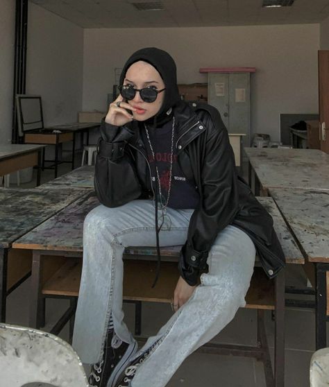 Hijabi Rock Style, Rock And Roll Outfits Hijab, Denim Outfit Hijab, Ootd Women, Modern Hijab, Modern Hijab Fashion, Muslim Fashion Hijab Outfits, Muslim Fashion Hijab, Hijabi Outfits Casual