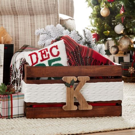 Wooden Crates Christmas, Crate Projects, Christmas Crate, Christmas Eve Crate, Christmas Crafts Diy Projects, Blankets And Pillows, Winter Decorating, Small Christmas Gifts, Wood Letter