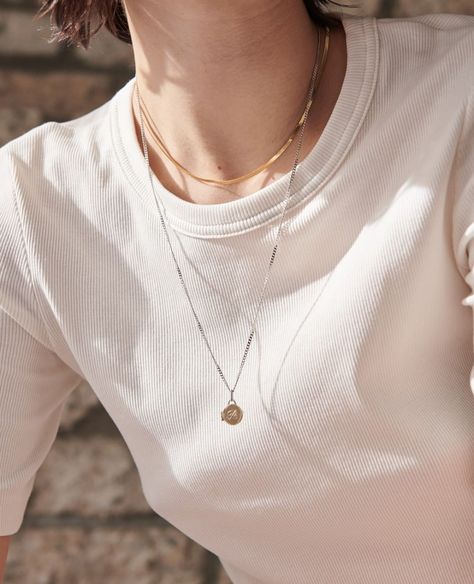 Loren Stewart on Instagram: “Herringbone + Mini Locket Necklace. A simple stack gets a personal touch.” Mixed Metal Necklace, Gold Fronts, Layered Necklaces Silver, Personalized Mother's Day Gifts, Metal Necklace, Pearl Gemstone, Locket Necklace, Casual Fall Outfits, Mixed Metals