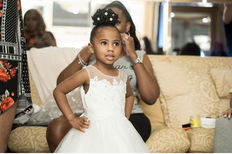 Flower girls beaded hairstyle. Flower girl hairstyle. Flower girl hair jewelry. Black Flower Girl Hairstyles, Flower Girl Hairstyles Black Kids, Flower Girl Hairstyle, Flower Girl Wedding Hair, Kids Hairstyles For Wedding, Girl Pony, Flower Girl Hair, Wedding G, Girl Hairstyle