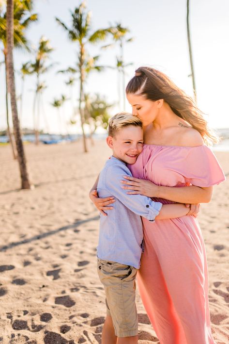 Mother And Son Beach Photo Ideas, Mom And Son Beach Photo Ideas, Mother And Son Portraits, Mother And Son Beach Photos, Mother Son Beach Photos, Mom And Son Beach Pictures, Mother And Son Photo Ideas, Mother And Son Photoshoot Ideas, Mother And Son