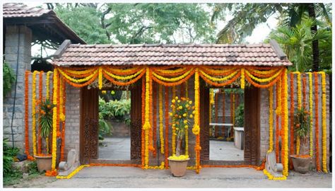 #south Indian Wedding Decor Simple Mehendi Decor, South Indian Wedding Decor, Indian Gate, Door Flower Decoration, Hindu Wedding Decorations, Small Wedding Decor, Simple Mehendi, Mandap Design, Mehendi Decor